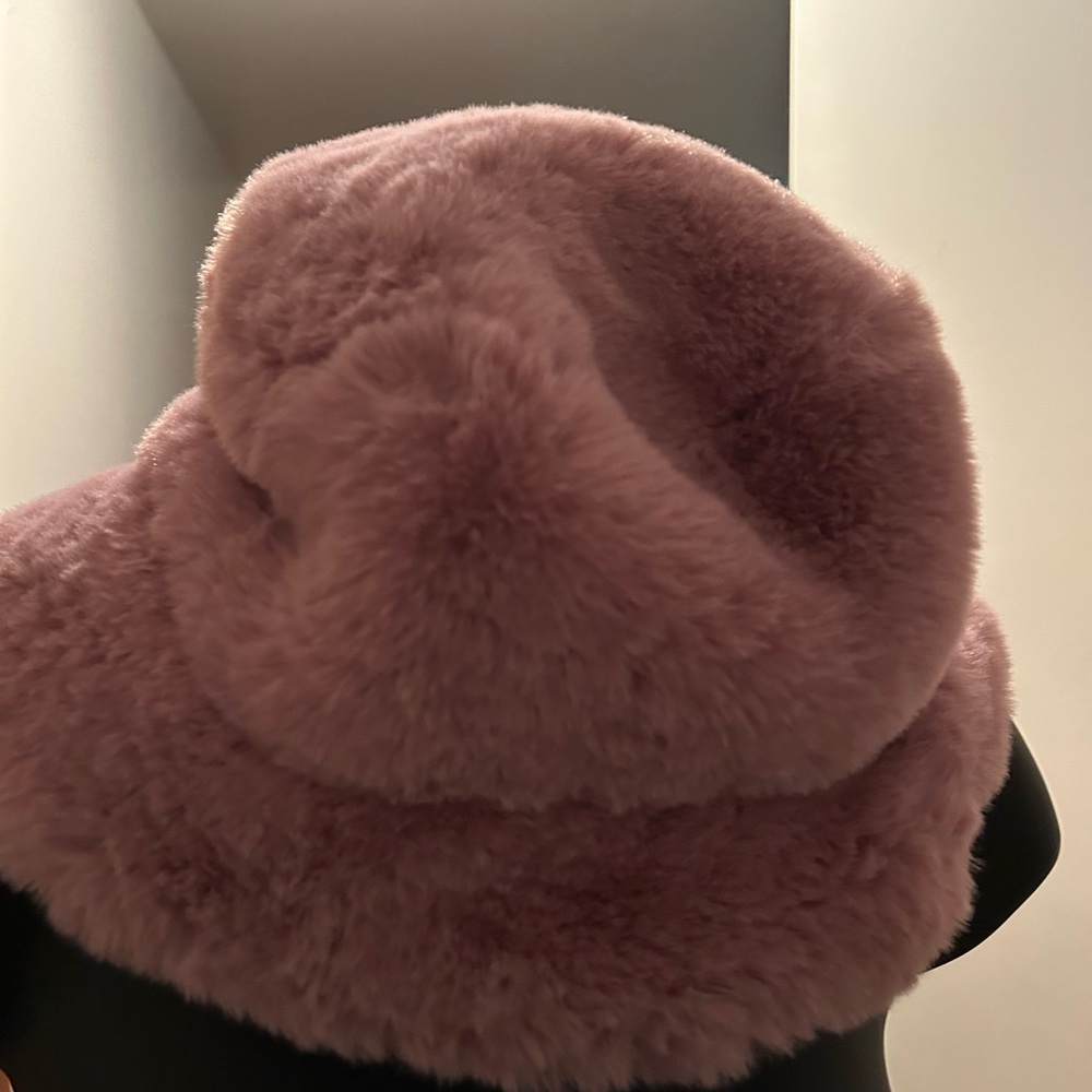 Mauve pink hat and scarf set